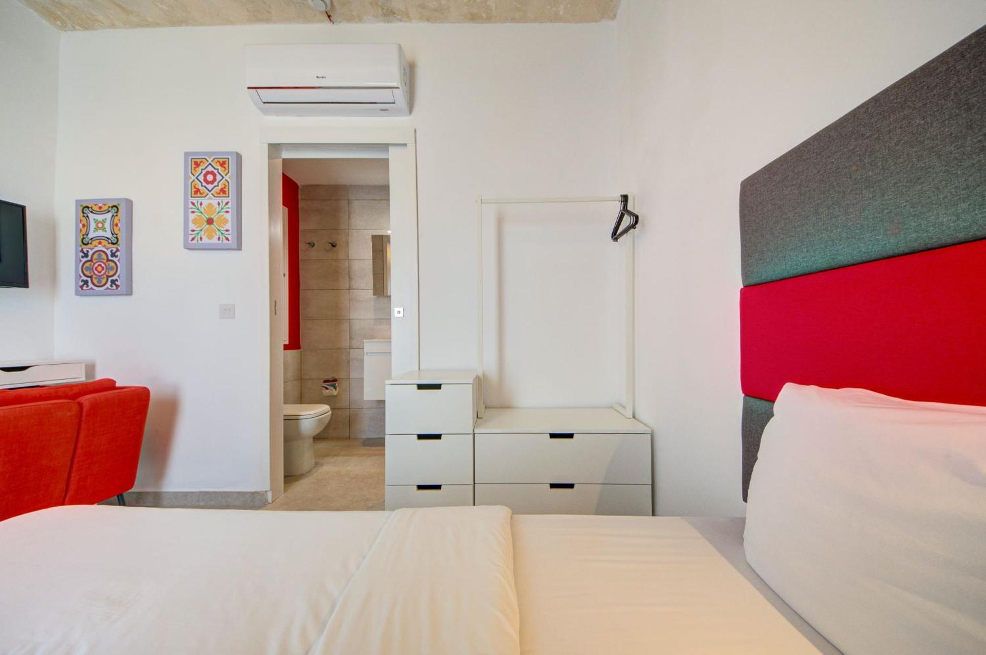 Private Rooms With Bathroom In فاليتا المظهر الخارجي الصورة