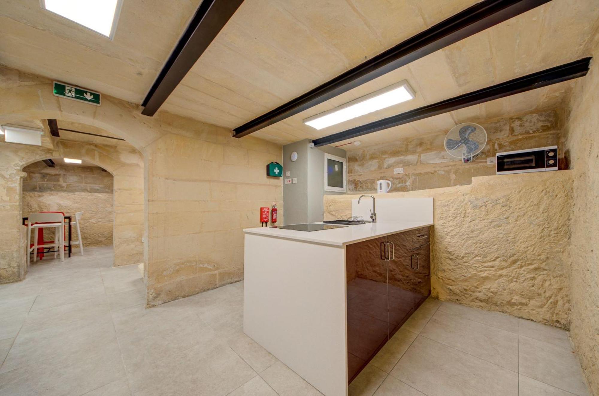 Private Rooms With Bathroom In فاليتا المظهر الخارجي الصورة
