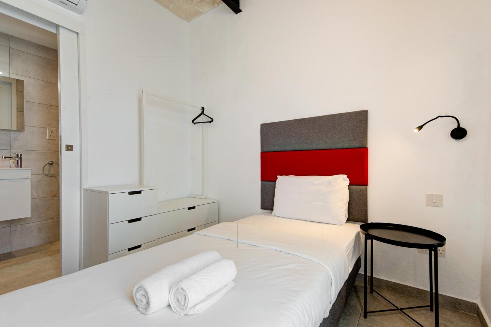 Private Rooms With Bathroom In فاليتا المظهر الخارجي الصورة